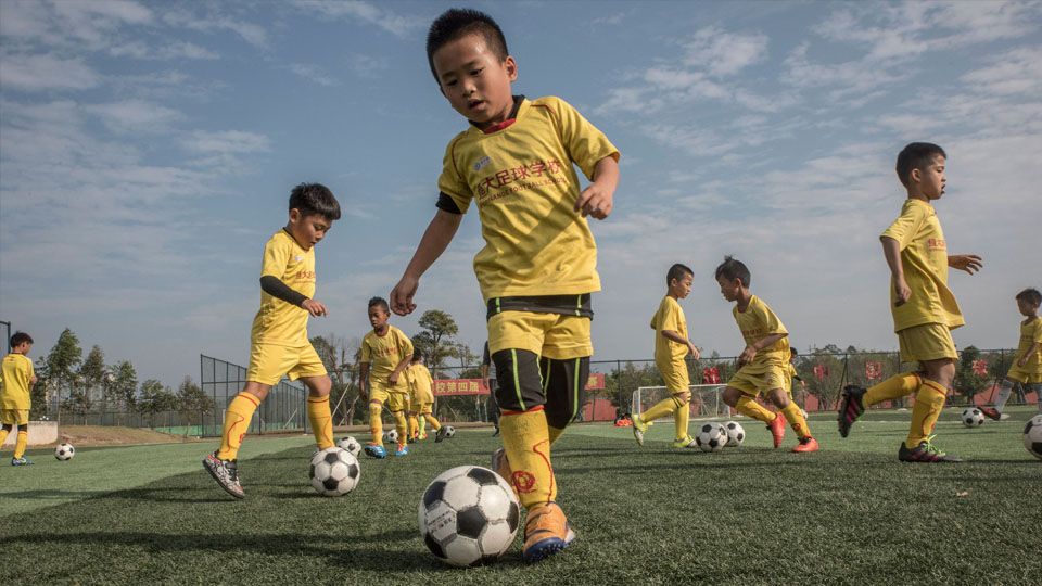 Talenta muda sepakbola China Copyright: © nytimes